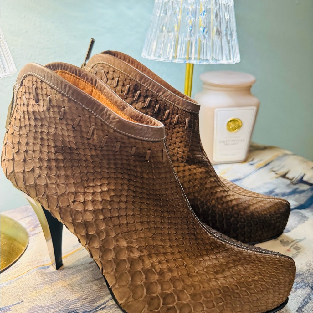 Franco CUADRA textured  Ankle Boots